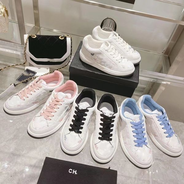 Chanells Calfskin, перекрывающая канал, стеганые кроссовки Chanelliness Skate Skate The 3540 Letter Loafer Casual Low Top Lace Up White Trainers Classic Athleti