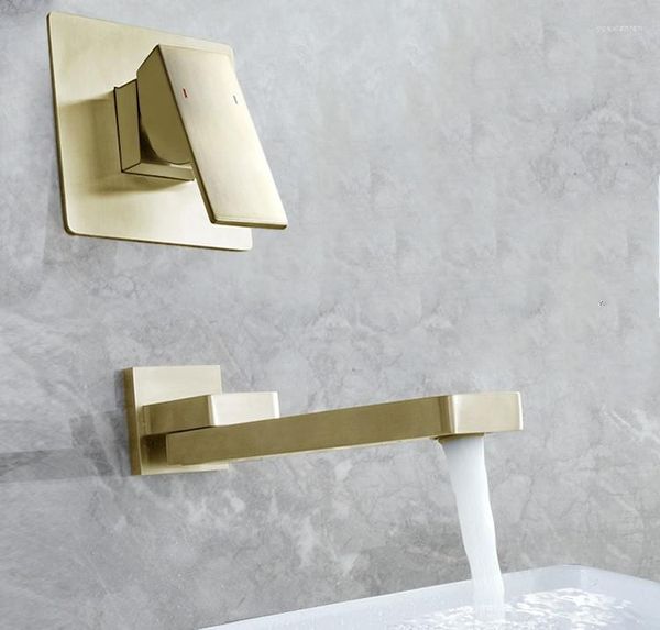 Rubinetti per lavabo da bagno Rubinetto a parete in ottone massiccio Miscelatore per lavabo per acqua fredda Maniglia singola Doppio comando con beccuccio girevole