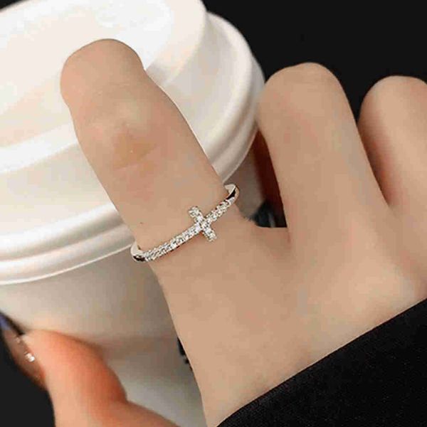 Anelli a fascia Personalità Croce Anelli sottili per le donne Moda coreana Micro pavimenta il cristallo CZ Anello per il pollice Gioielli Accessori da sposa Regalo R715 AA230323