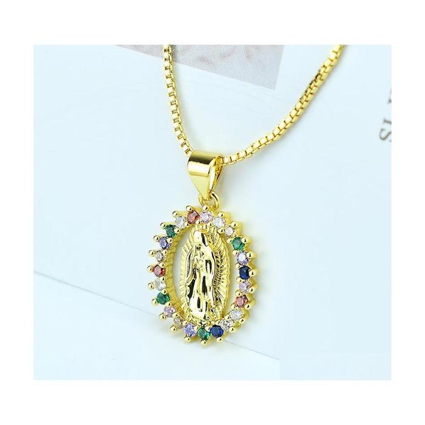 Colares pendentes de cor ouro Vermeil Virgin Mary Medallion em forma redonda CZ Pavimenta