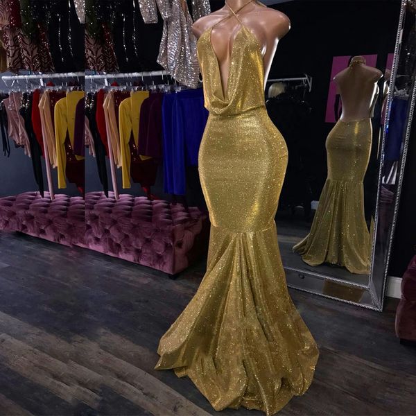 Abiti da sera a sirena in oro lucido Halter Backless Glitter Prom Gown Profondo scollo a V Sweep Train Abito da laurea per ragazze junior 2023