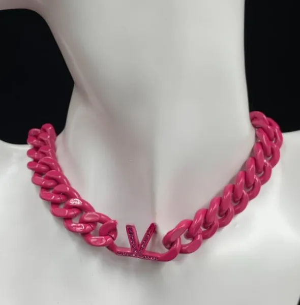 Amerikanische Modemarken Buchstaben Acryl-Acetat-Kette Persönlichkeit übertriebene Bonbonfarben-Halskette Twist Damen-Accessoires