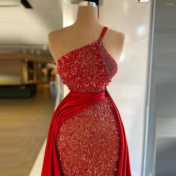 Vestidos de festa baile vermelho sexy com cetim de cetim uma tira de ombro de ombro de miçangas vestido de concurso feminino