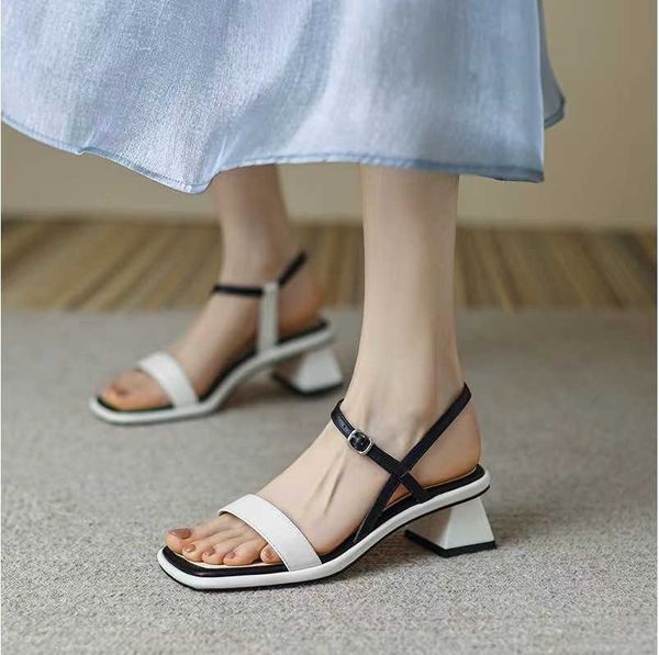 Nxy Sandals Summer Women Women Sandals Colorsing Square Buckle Buckle Mid -Block Heel Samales Slippers Fashion Высококачественная уютная леди обувь 230322