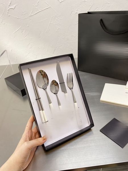 Utensílios de jantar de luxo grãos de faca de faca de faca e colheres 5 peças 1 conjunto Classic 304 Material de aço inoxidável para casa de restaurante em casa Cafe de jantar de festa 2023