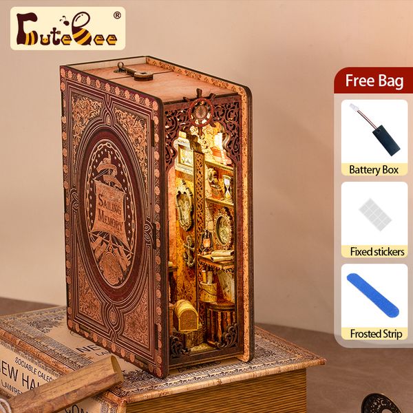 Accessori per la casa delle bambole Cutebee Book Nook Kit Fai da te Bookend 3D Miniature House Sailing Memory Book Shelf Inserisci Modello Building Light Building for Kid Regali 230323