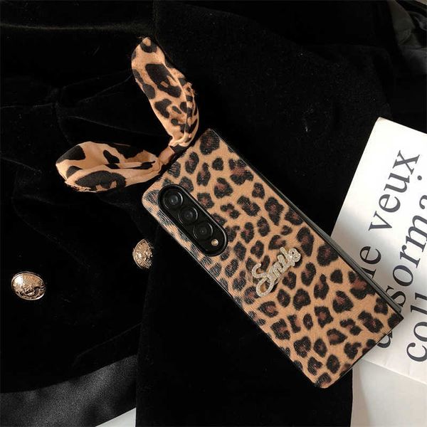 Casos de telefone celular Mulheres Sexy Leopard Rabbit Ears Caso de telefone Rhinestone para Samsung Galaxy Z Fold 3 5g Capinho de couro PU fofo PC