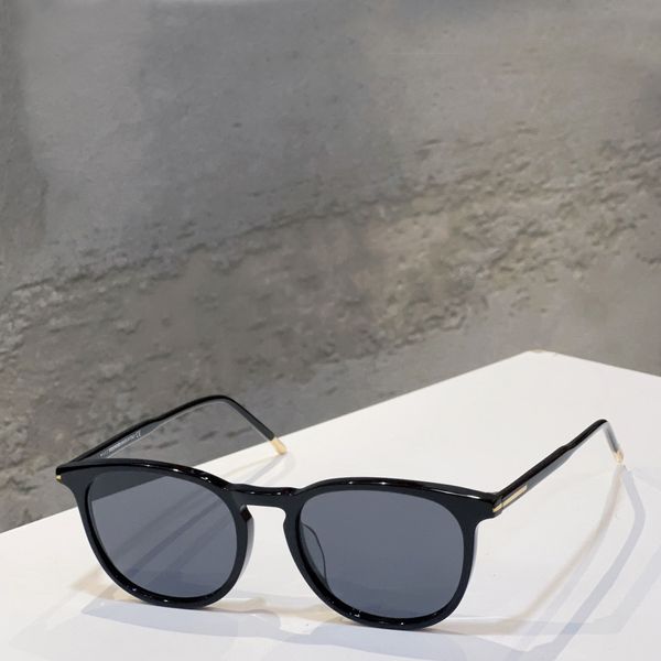 Schwarz Grau Rauch Kunststoff Sonnenbrille für Männer 5608 Gläser Sommer Brille Sonnenbrillen Designer Sonnenbrille Sonnenbrille Sun Shades UV400 Brillen mit Box