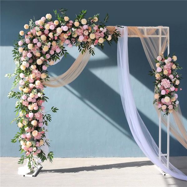 Dekorative Blumenkränze, individuell gestaltete künstliche Heim-Party-Dekoration, Hortensie, dreieckige Reihe, Anordnung, Hochzeit, Hintergrunddekoration, dekorativ