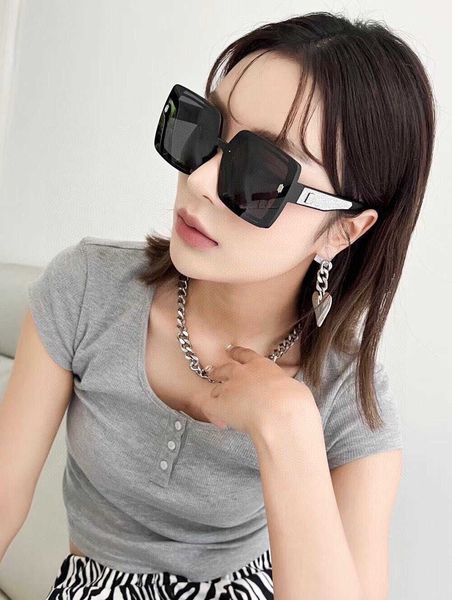 2023 neue Marken-Baseball-Sonnenbrille für Damen, modische Designer-Sonnenbrille, geschnittener Rahmen, importierte Pola Baoli HD-polarisierte Linse, Metall-Logo, Mosaik-Spiegelbein-Sonnenbrille