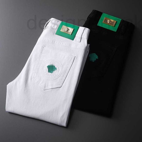 Jeans da uomo Designer Estate Versatile Cotone bianco e nero Primavera Slim Fit Ricamo coreano Medusa QWEV