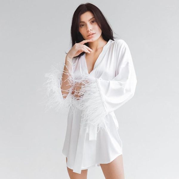 Abbigliamento per il sonno femminile 2023 pigiami di raso bianco con piume pegno per donne abiti da sposa a maniche lunghe sposa sexy mini accappatoi neri