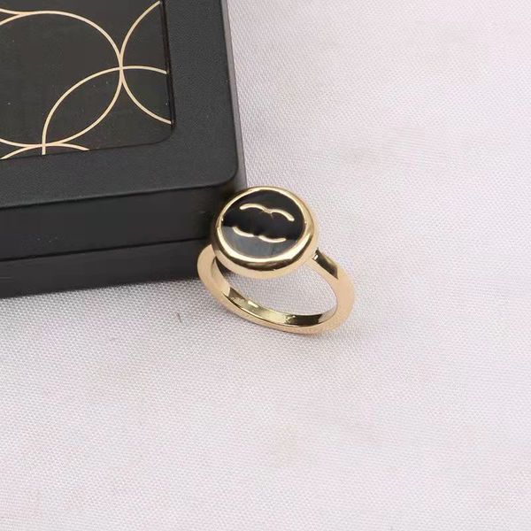 Brand 10style 18k Gold Letter Band Band Rings per maschile Designer Designer Letters Turquoise Crystal Metal Daisy Anello Gioielli Vendi come torte calde popolari