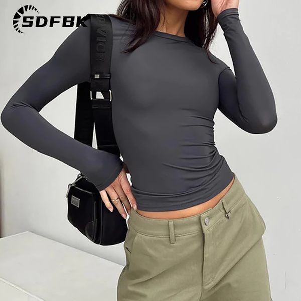 Camiseta feminina de manga longa y2k slim fit shirt women streetwear casual tee básico moda cortada tops o pescoço sexy skinny sólida damas t camisetas 2303325