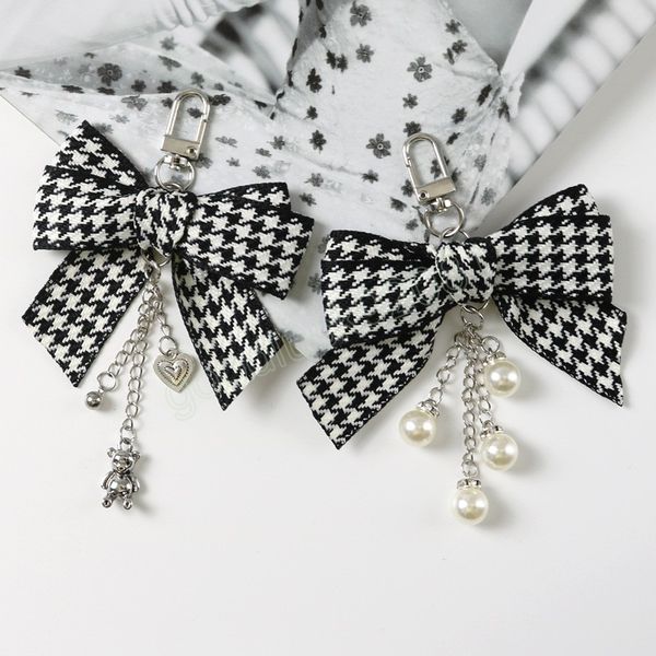 INS estilo preto Branco Lattice Bowknot Keychain Creative Pearl Bear Pingente com Chaves para meninas Acessórios para decoração de bolsas telefônicas