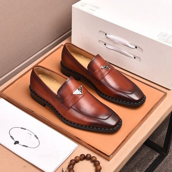 2023 Oxford Dress Shoes Men Color Solid Pu Couro Moda clássica Everyday Banquet Party Brogue Lace Up Gravado Business Tamanho 38-45