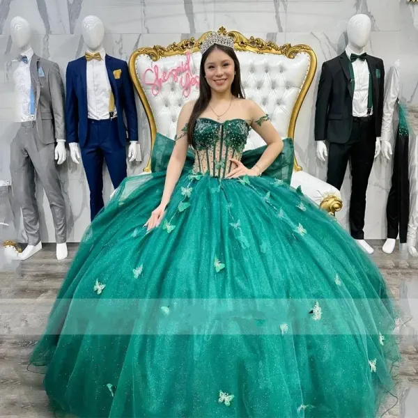 2023 Vestidos de quinceanera verde escuro com borboletas decote em coração de decote em coração de miçango Tullus Tulle Back Back Sweet 16 Party Prom Ball Ball Vestidos