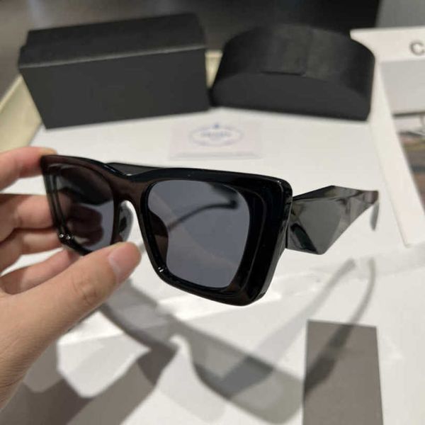 Damenmode-Designer-Sonnenbrille Box Large Frame Face Covering Fashion Cat Eyes Ultra Light Brille Show Style Women