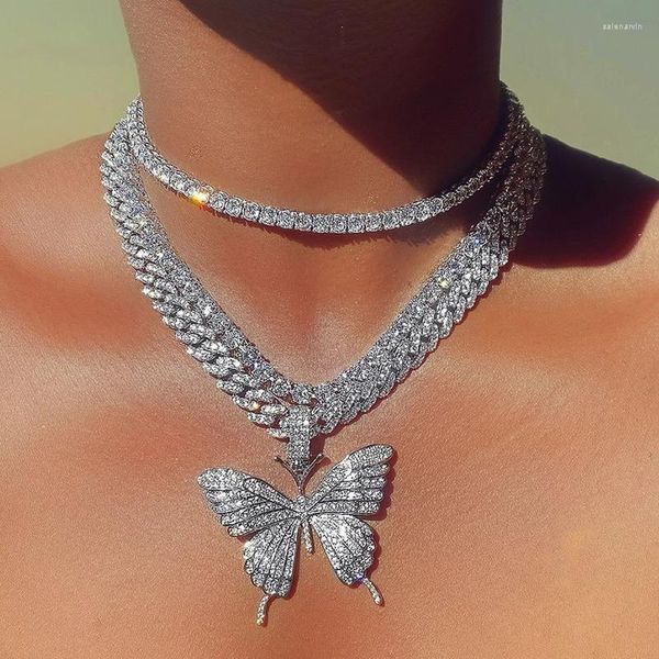 Catene di lusso con catena a maglie cubane Collana girocollo con pendente a farfalla per le donne Gioielli con strass ghiacciati Hip Hop