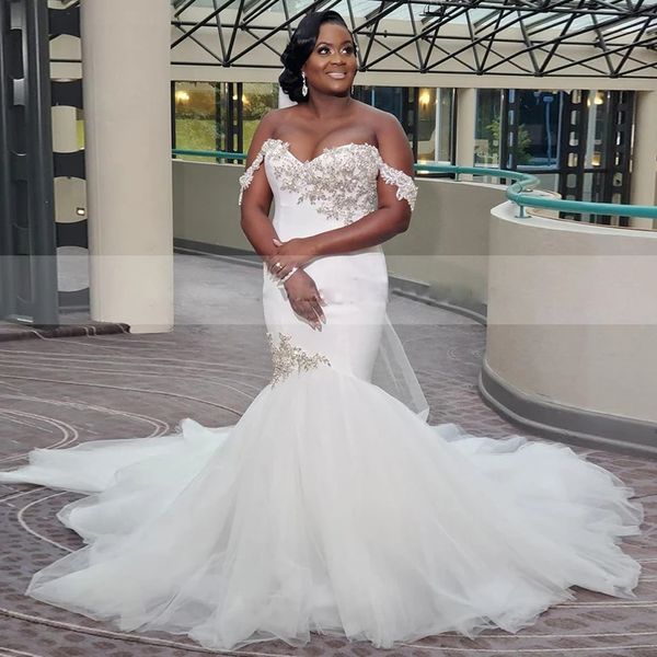 Abiti da sposa a sirena per ragazza africana bianca con spalle scoperte Abito da sposa in cristallo Tulle con fondo gonfio Abiti da giardino da Noiva