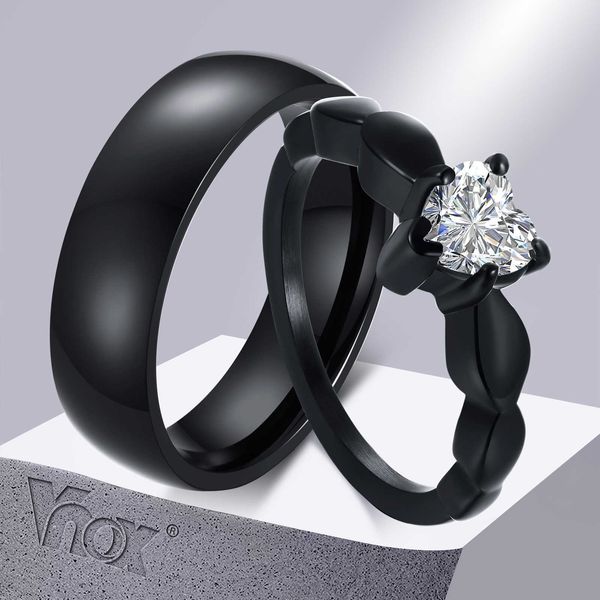 Anelli a fascia Vnox Romantic Heart CZ Stone Coppia Fedi nuziali per donna Uomo Cinturini in acciaio inossidabile di colore nero Gioielli di fidanzamento Regalo d'amore Z0327