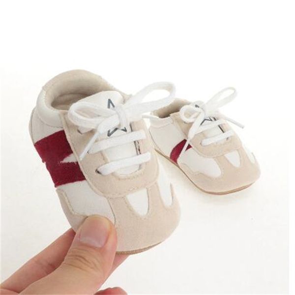 Primeiros Walkers Baby sapatos recém-nascidos meninos meninos macios solteira anti deslize pu de camurça de couro tênis hard sole pré-calcentina 0-18m gc1990