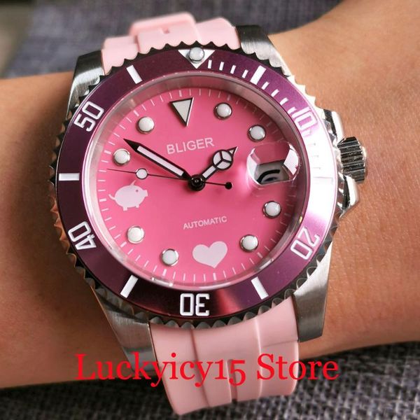 Orologi da polso Rosa 40mm Orologio da uomo meccanico Movimento NH35A Anello con lunetta girevole Cassa spazzolata Vetro zaffiro