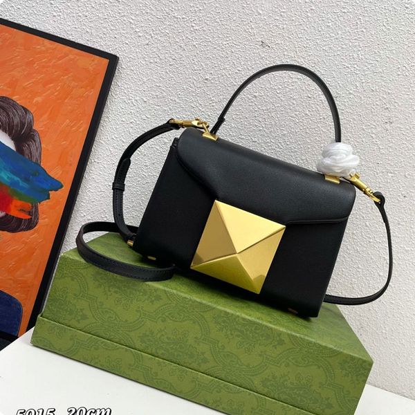 Tasarımcı Kadın Çanta Tote Crossbody Bag Mini Koyun Dinli Çanta 2023 Moda Omuz Çantası Büyük boyutlu perçin açık ve yakın lüks kadın parası
