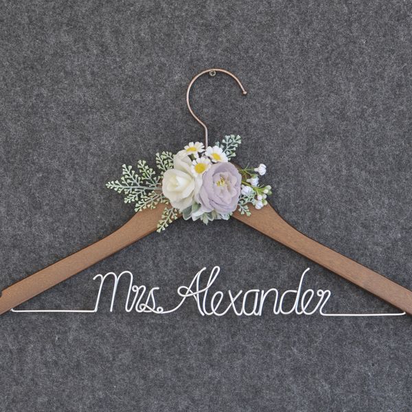 Cabides racks de casamento no casamento de noiva de noiva personalizada personalização alumivum wire nome noivo gif com flores 230327