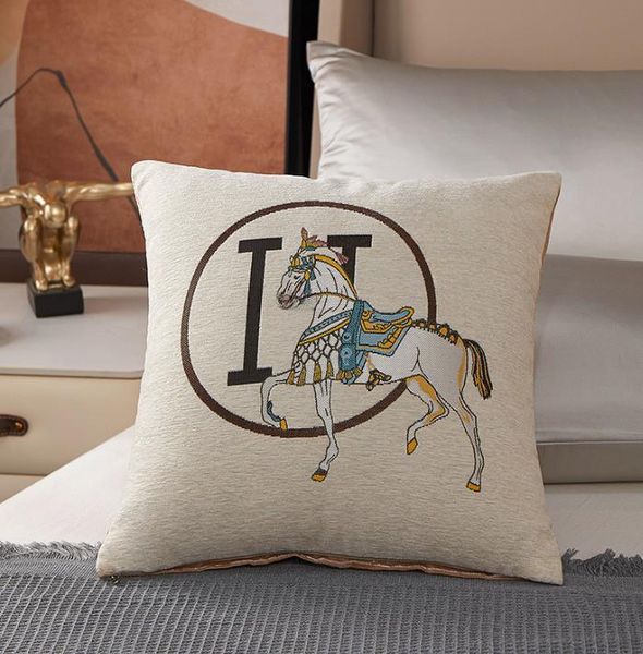 New Jacquard Pillow Horse Horse Sofá Cushion Home Room Decoração de amostra de sala de cama Backrest