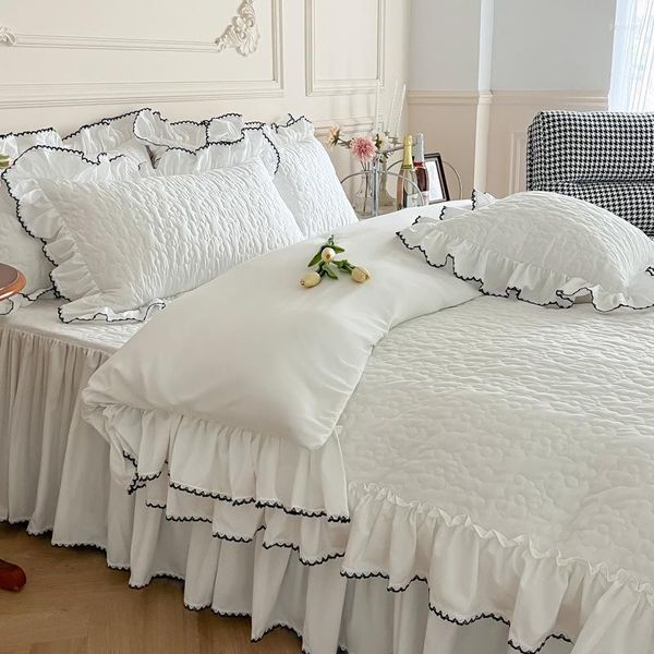 Bettwäsche-Sets Luxus Mädchen Französisch Manor Bett Linie Baumwolle gesteppt Rüschen Bettbezug Rock mit Kissenbezug Tröster