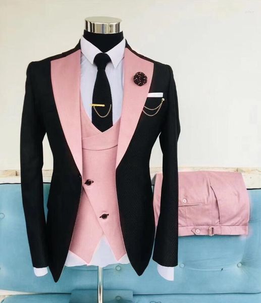Abiti da uomo 2023 Ultimo design Classico personalizzato Rosa con abito da sposa nero per uomo Slim Fit Groom Man Party Tuxedo 3 pezzi Blazer