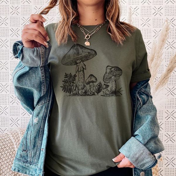 T-shirt da donna T-shirt stampate a fungo T-shirt verde militare da donna Camicia estetica vintage Cottagecore T-shirt grafiche con funghi carini Dark Academia