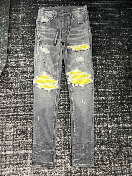 Pantaloni da uomo lavaggio acqua grigio fori strappati con vecchie cuciture in pelle gialla slim piedi piccoli jeans da uomo high street 230328