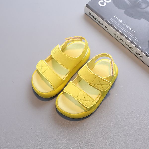 Sapatador de verão infantil sandálias fofas de colorido puro sapatos de praia linda amarela aberta meninas respiráveis ​​descalça meninos sandália 230328