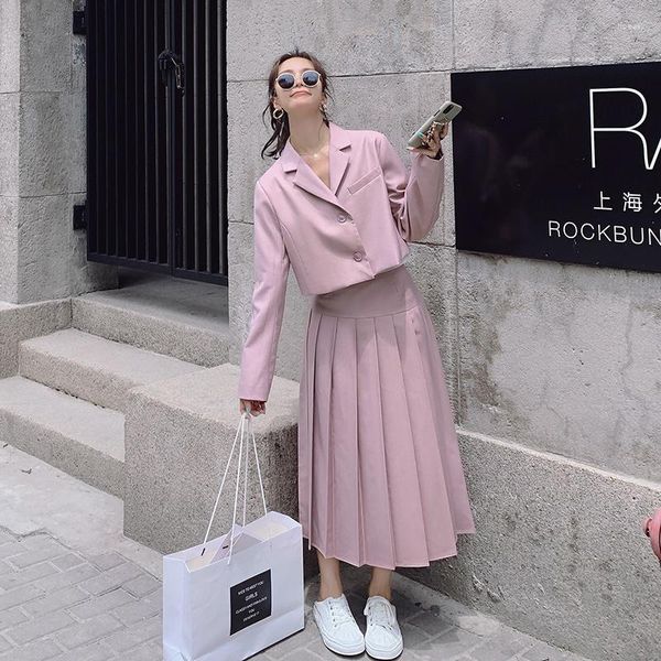 Duas peças vestido rosa ternos de casaco de moda de moda 2023 Mulheres da primavera elegante jaqueta blazer curta coreana Saias plissadas