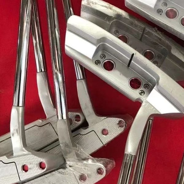 Der Golfschläger-Putter Silver Straight Type Putter 2 2.5 Series wird mit einer kostenlosen Schlägerkopfabdeckung 268 geliefert