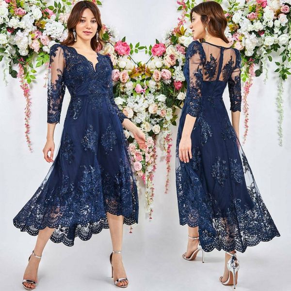 Abiti da damigella d'onore con applicazioni in pizzo blu navy Abito da cerimonia nuziale con scollo a V Abito da damigella d'onore country in tulle con perline alla caviglia