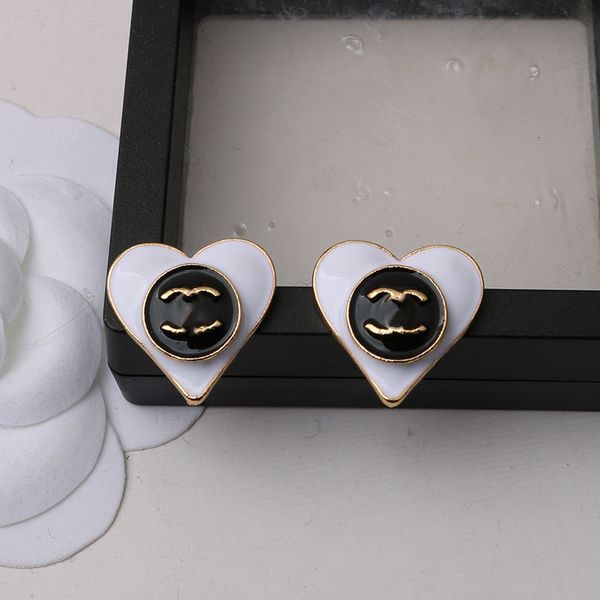 23SS 2style Luxury Brand Designers Letters Oreen Stud Black White Heart 18K Gold Plodato 925 Silver Geometric Women Circle Crystal Rhinestone Metal Earing Jewerlry