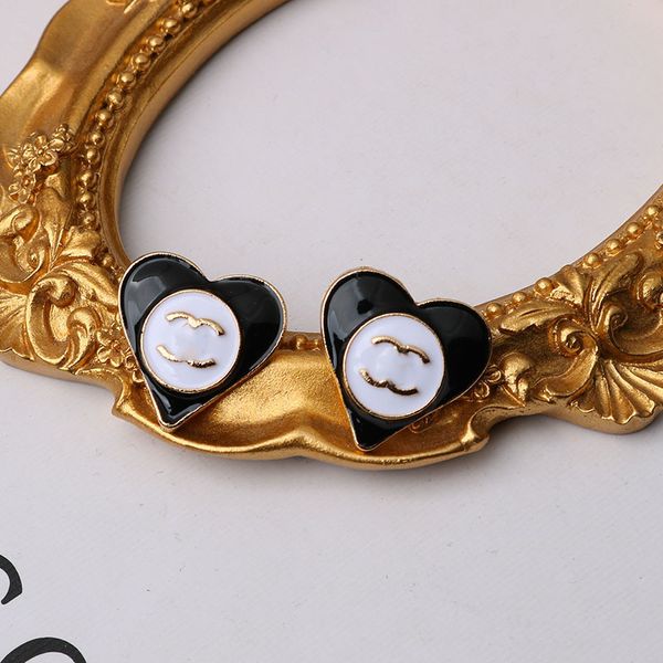 23sss 2style Luxury Brand Designers Letters Ear Stud Black Heart Heart 18K Gold Bated 925 Silver Geométrica Mulheres Ritrocolas Brincho de Metal Jewerlry