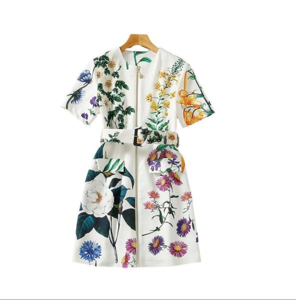 308 XXL 2023 Pist Elbiseleri İlkbahar Yaz Markası Aynı Stil Elbise Boncuklar Flora Baskı Kısa Kollu Mürettebat Boyun İmparatorluğu Beyaz Moda Kadın Giysileri Sh