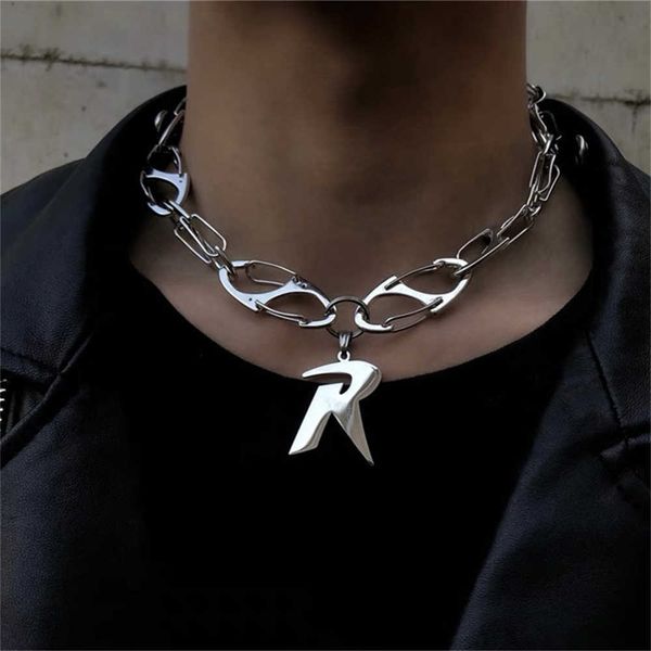 Collane con ciondolo Punk Lettera R Collana con ciondolo per uomo Donna Unisex Hip Pop Buckle Chain Collane girocollo insolite da uomo 2022 Trend Y2K Jewelry P230327