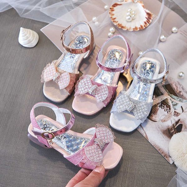 Sandalen Silber glänzende Kindersandalen für Party Hochzeit Laufsteg süße Prinzessin Schleife Strasssteine offene Spitze niedriger Absatz Kindermode Mädchenschuhe