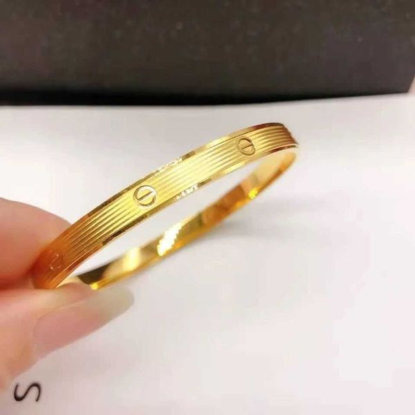 Дизайнерский браслет Carti Love Bangle Gold Bracet