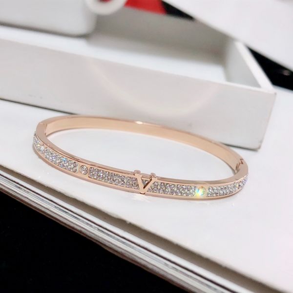 2023 Braccialetti di design Bracciali di lusso Europa America Fashion Style Womens Bangle Crystal 18K Rose Gold Plated Acciaio inossidabile Wedding Love Gift Jewelry