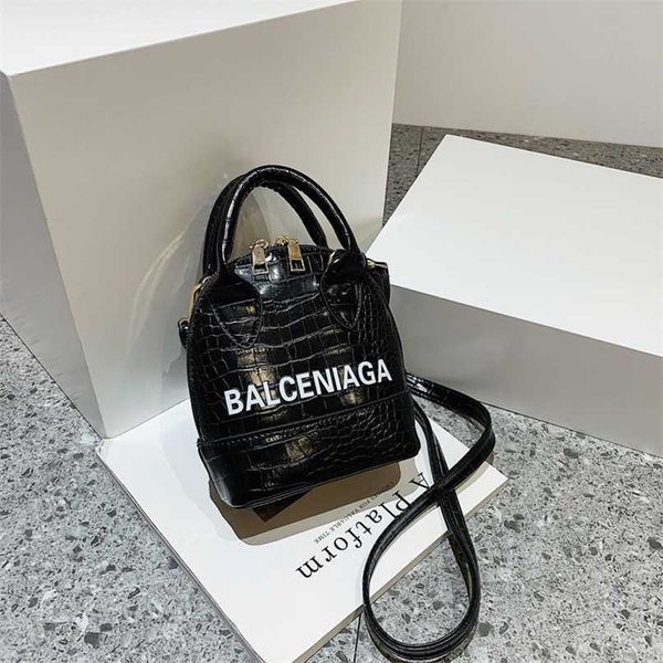 Designer Tasche Shell Bag Damen 2023 New One Shoulder Portable Messenger Fashion Pop Cargo Large Capacity Letter Stone Pattern