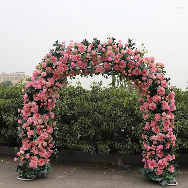 Fiori decorativi Rosa rosa Vegetazione Piante Foglie Fiore Fila Sfondo di nozze Decorazione da parete Appendi arco Supporto per feste Cornice floreale artificiale