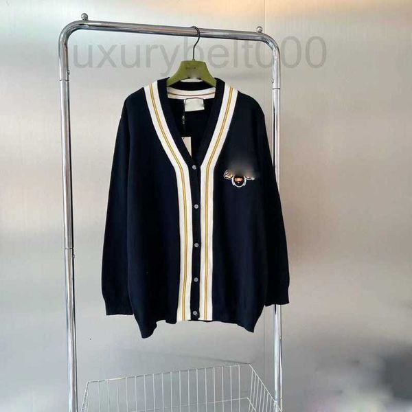 Damen-Strick-T-Shirts Designer Frühling 23 New Lazy Academy Bee Towel Embroidery Cardigan Coat Sweater KTT5