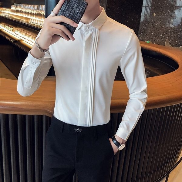 Camisas casuais masculinas British Style Men Spring Men Smoking Smoking Shirt Moda Longa Fashion Folds Fronts Design Slim Fit Casual Blouse Homme 230329