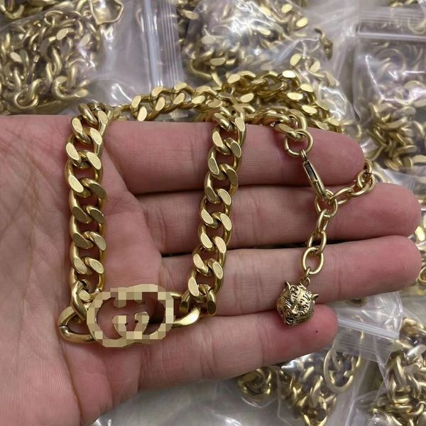 Designer colares de alta qualidade Colares de colar de gargantilha cubana punk vintage grossa e grossa cadeia para mulheres acessórios de jóias de ano novo gn-061